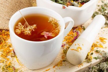 Infusione utile sull'erba dalla prostatite